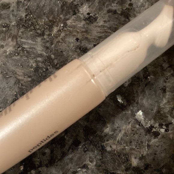 ⚜️Neutrogena’s Healthy Lips Lip Plumping Serum! - Picture 4 of 4